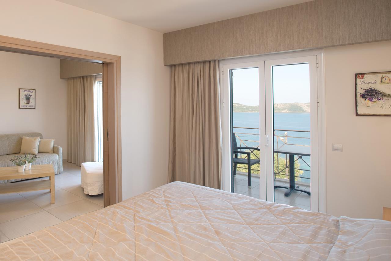 Hotel Philip Pylos Exterior photo